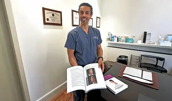 Dr Julian De Silva, published author and educator in facial surgery